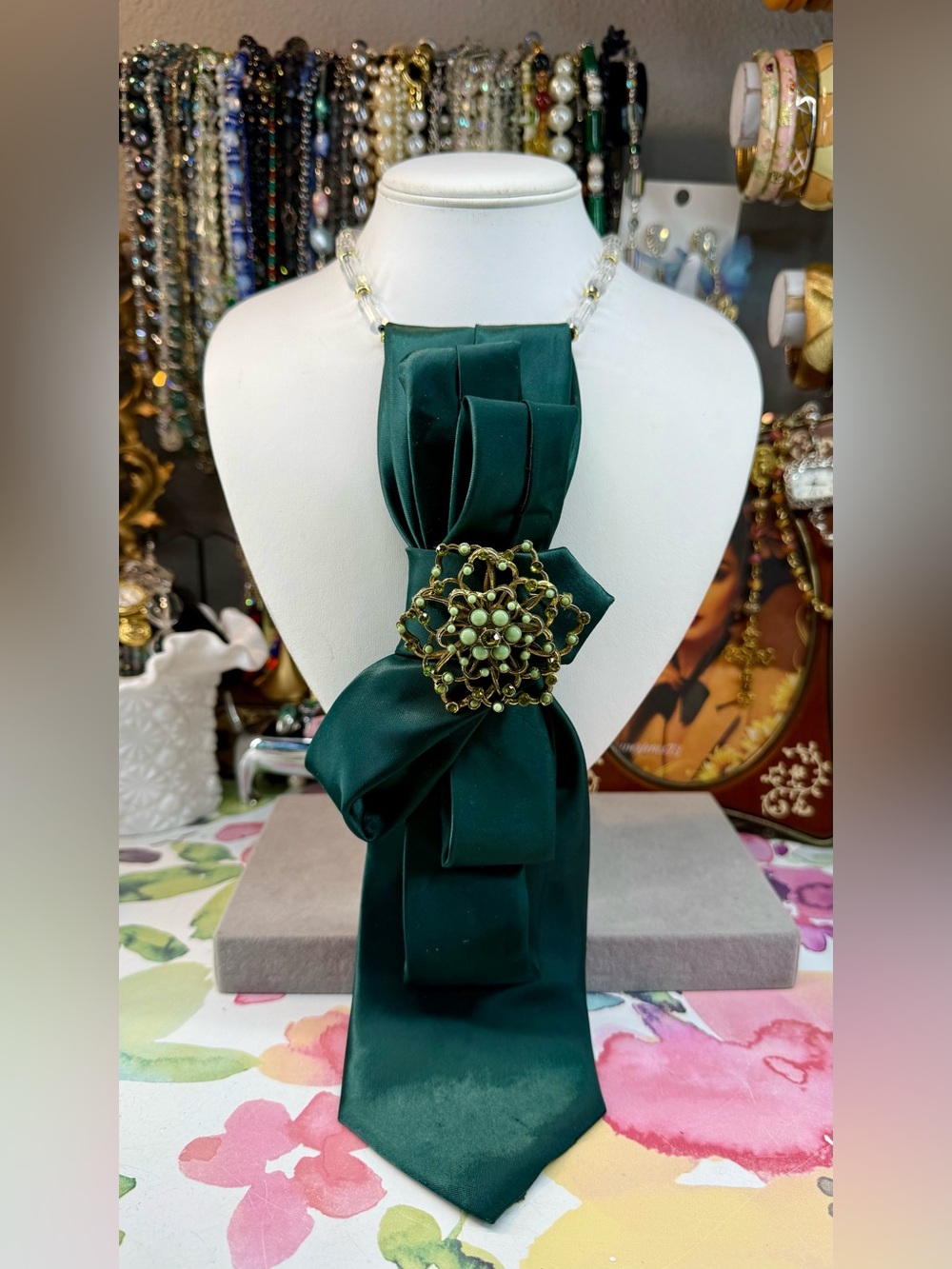 Vintage Elegant Dark Green Satin Tie Necklace with Antique Gold Floral Brooch
